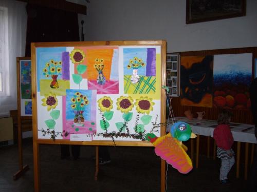 29.10.2011 - 2011- 29.10.výtvarná díla dětí a malíře Petra Kuha s programem